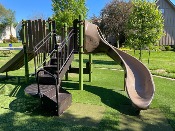 Na Nex Se Little Slide and steps