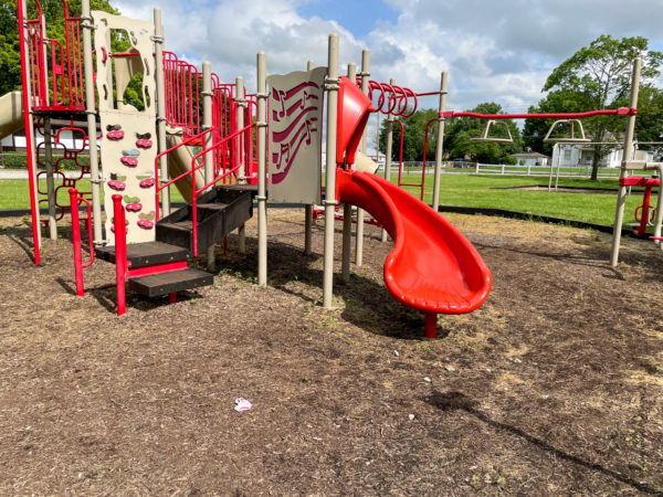 small curved slide Gardner park