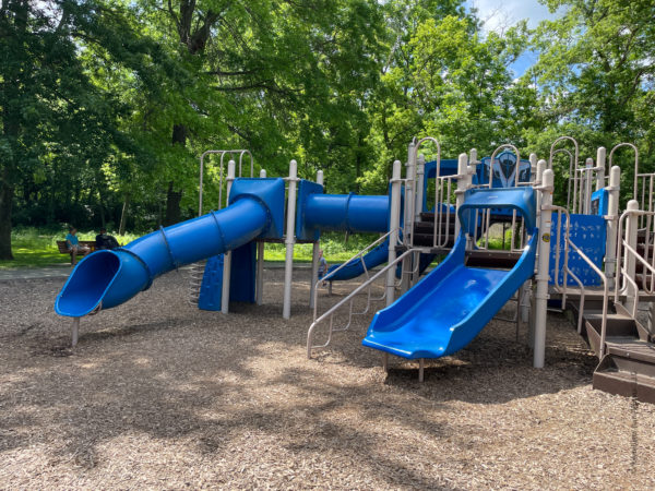 tunnel and wide slide on playground at tomahawk Leawood 