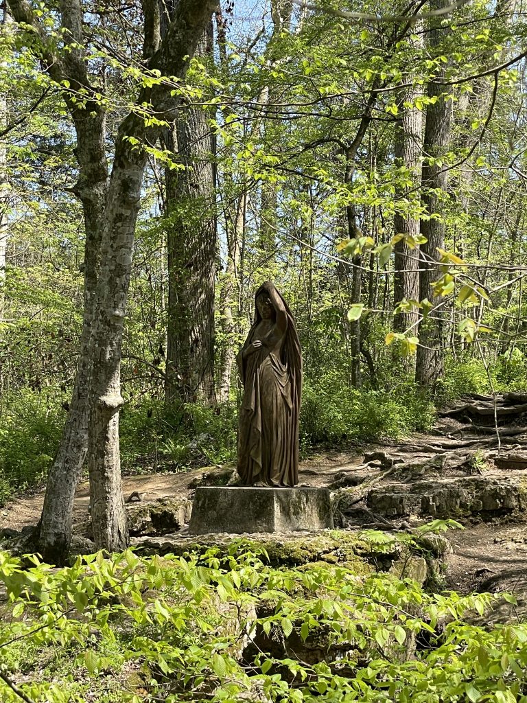 Statue at Rutledge Falls