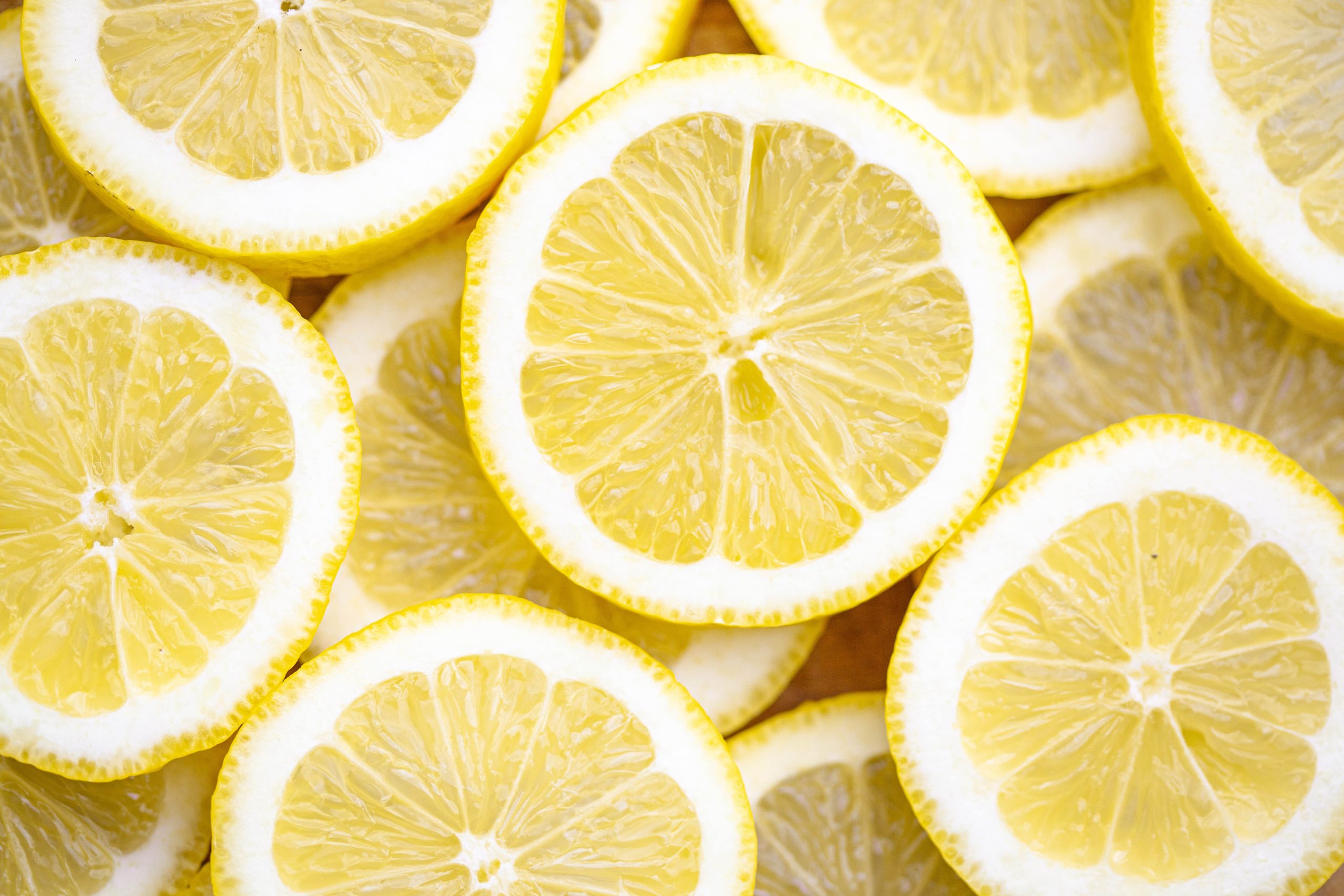 sliced lemons
